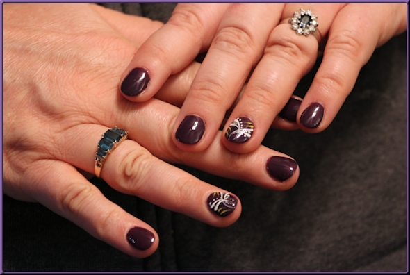 purple fingernails